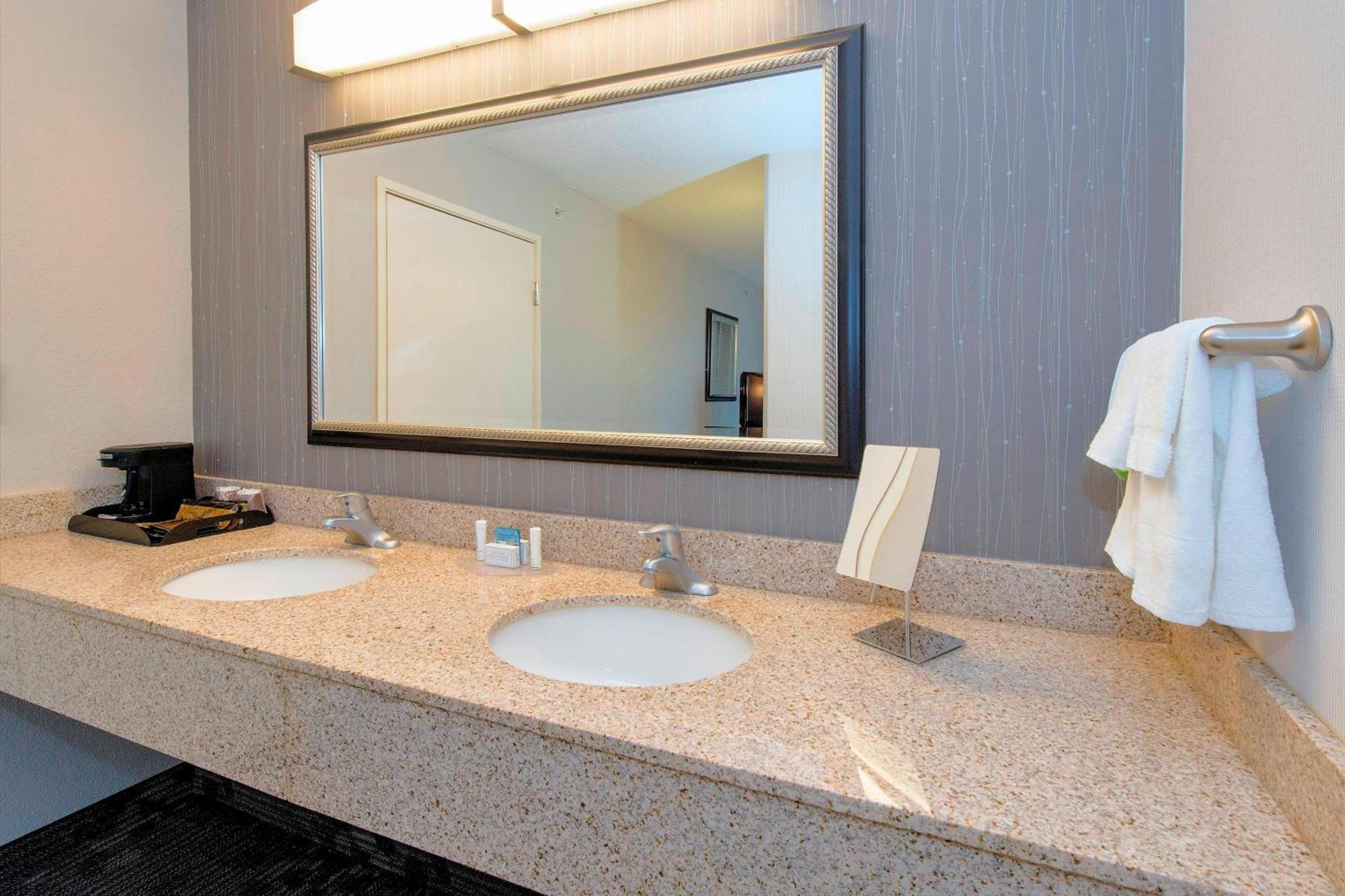 Courtyard By Marriott Montgomery Праттвілл Екстер'єр фото
