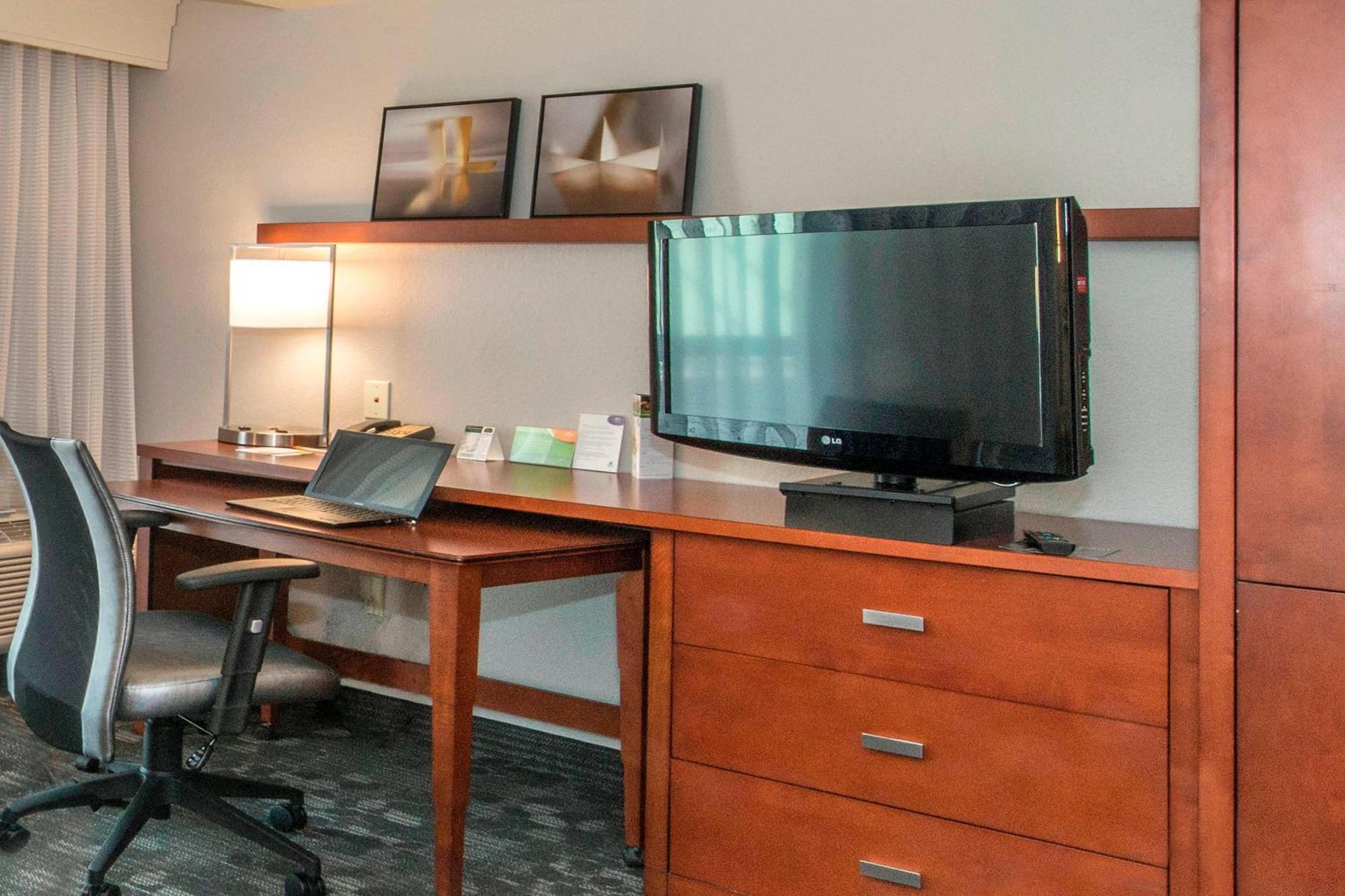 Courtyard By Marriott Montgomery Праттвілл Екстер'єр фото