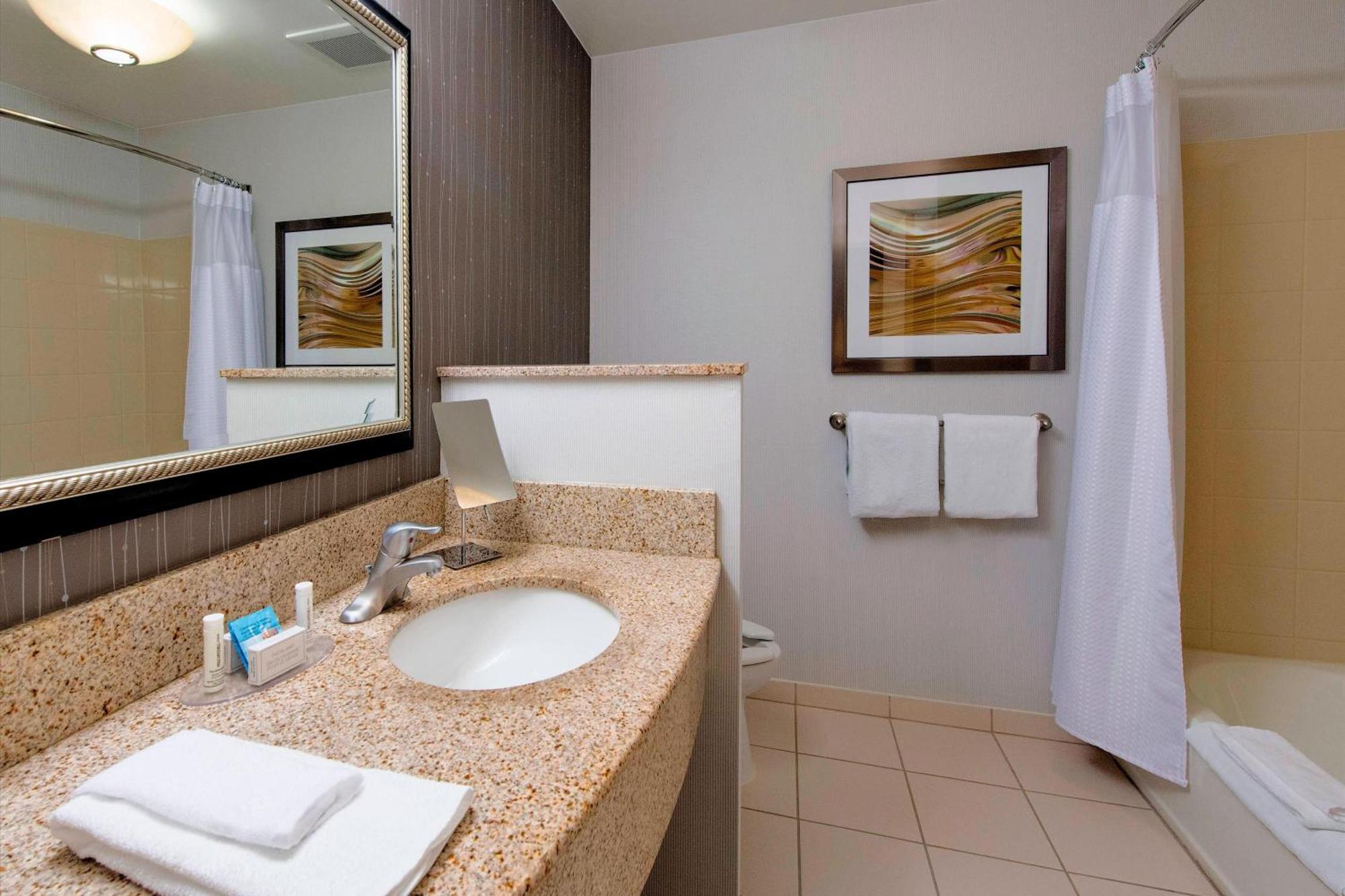 Courtyard By Marriott Montgomery Праттвілл Екстер'єр фото