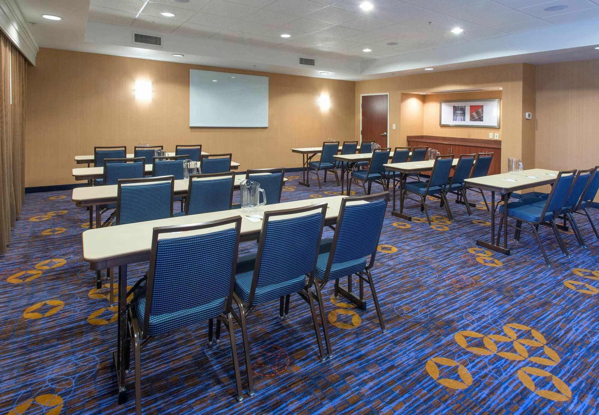 Courtyard By Marriott Montgomery Праттвілл Екстер'єр фото